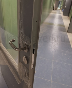 Двери Капель серии Classic с алюминиевым нащельником, строящийся объект