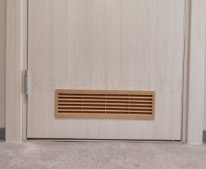 Влагостойкие двери Капель Classic с вентиляционной решеткой