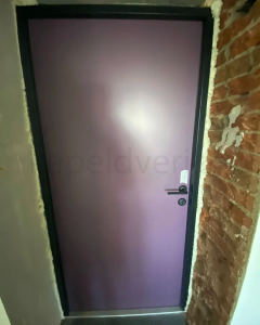 Фиолетовая дверь по RAL